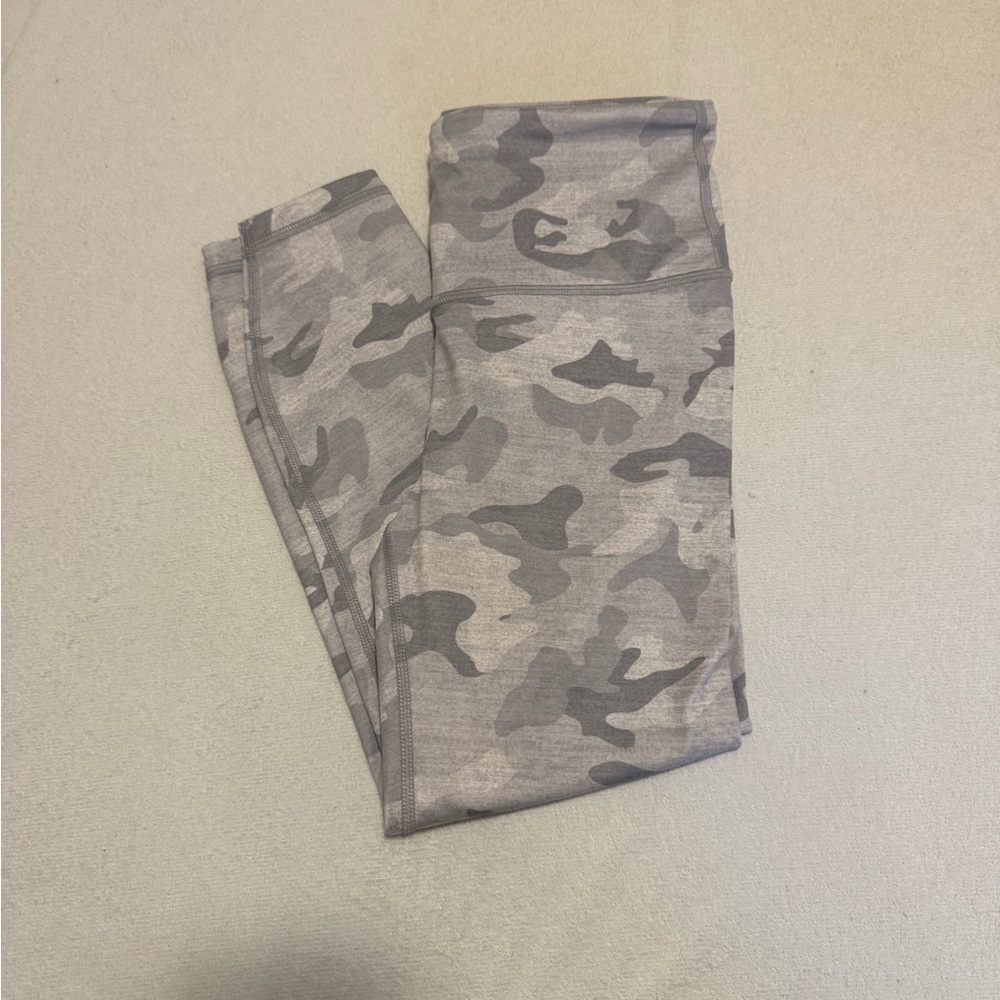 GAP Gray Camouflage 3/4 Length Leggings